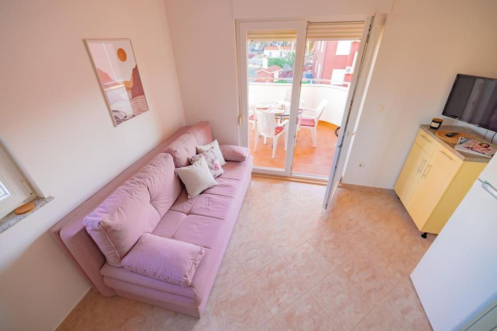 TV a/nebo společenská místnost v ubytování Apartment Vito, Pag Island