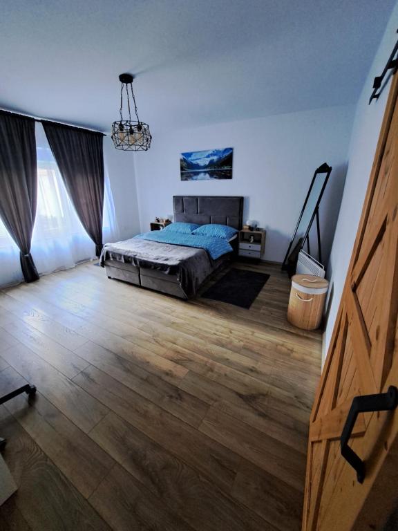 Televízia a/alebo spoločenská miestnosť v ubytovaní Apartman Twins Self Check in & Self Check Out