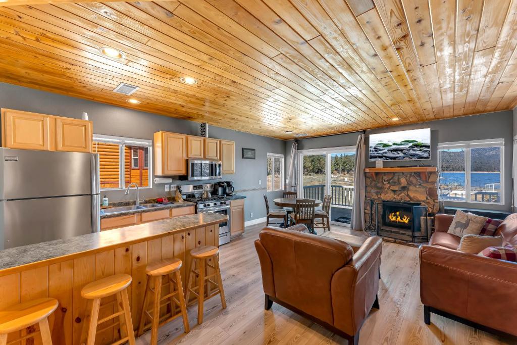 Lakefront Oasis Adorable lakefront cabin with a private beach!, Big
