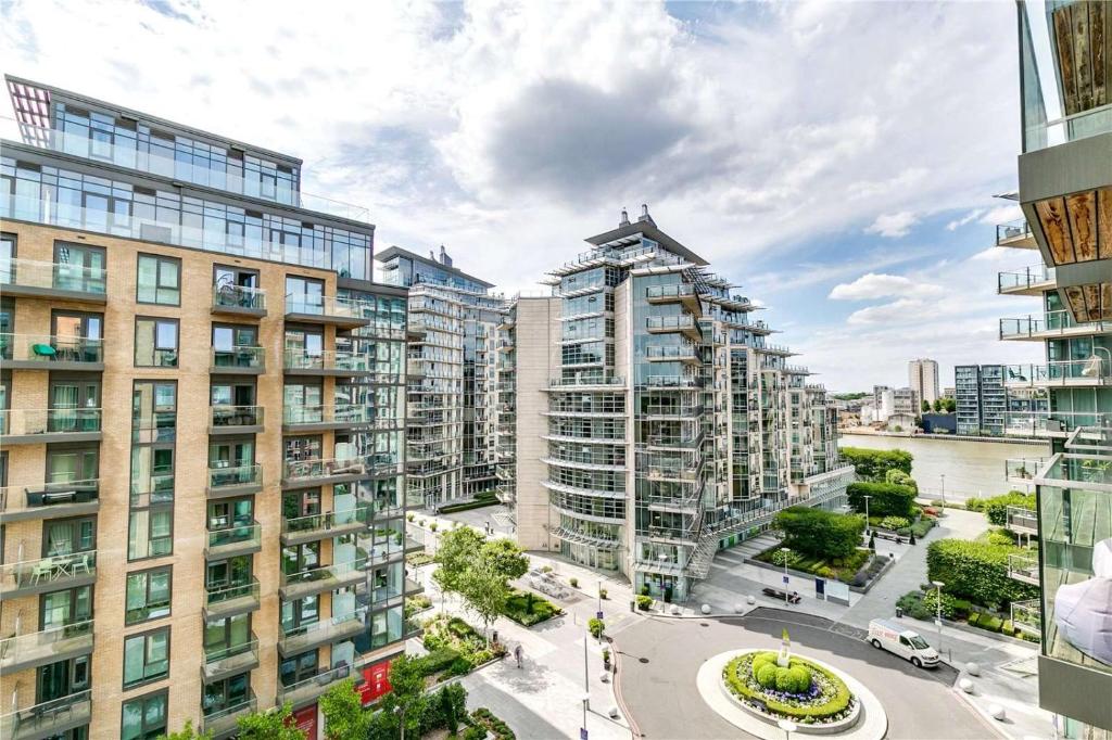 Battersea Reach Modern 1 bedroom flat, London Updated 2024 Prices