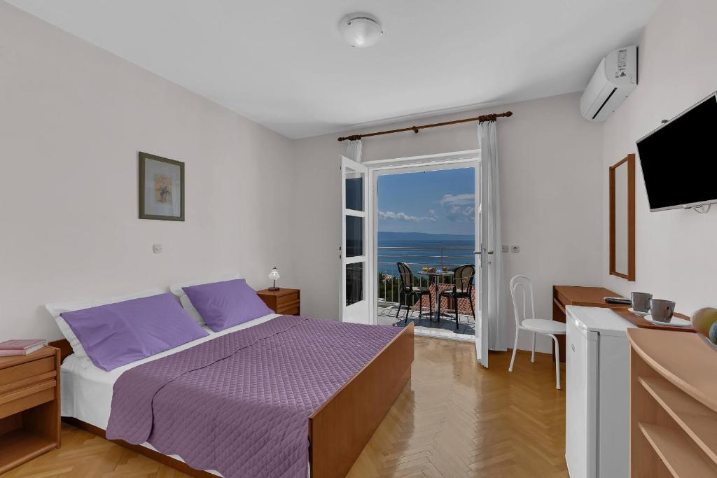 Postel nebo postele na pokoji v ubytování Beachfront Rooms Ana