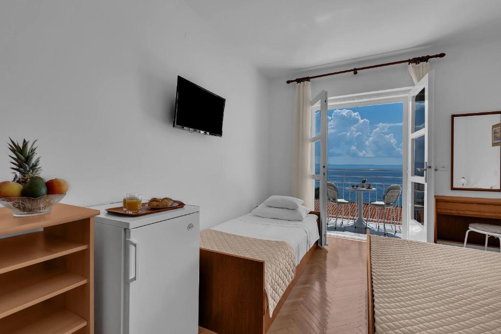 Postel nebo postele na pokoji v ubytování Beachfront Rooms Ana