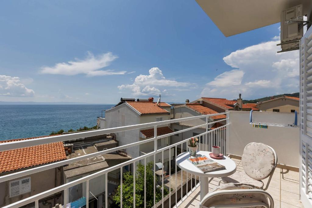 Balkón nebo terasa v ubytování Beachfront Rooms Ana