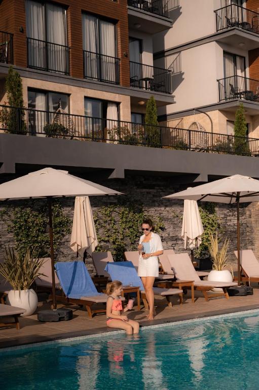 Bazén v ubytování Bayview Hills Luxury Residences nebo v jeho okolí