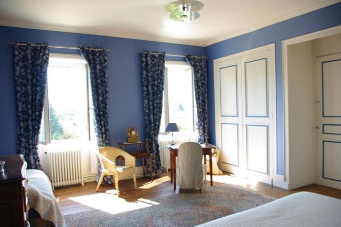 a bedroom with blue walls and two windows and a desk at Le Clos des Tanneurs in Taponas