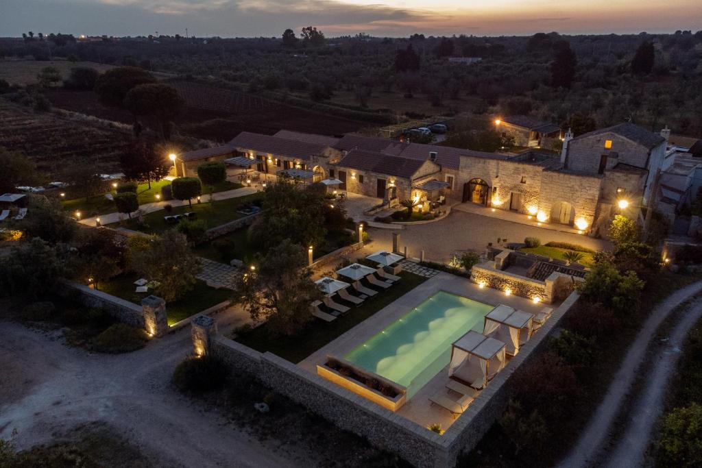 Bazén v ubytování Agriturismo Costarella Masseria nebo v jeho okolí