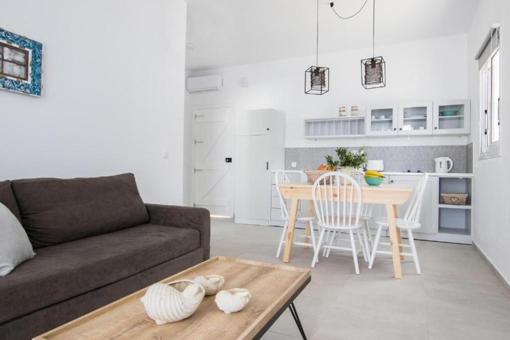 Η κουζίνα ή μικρή κουζίνα στο Bella vista Suites