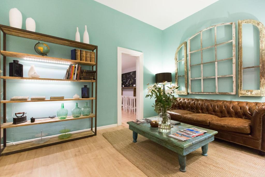 A seating area at Violeta Boutique