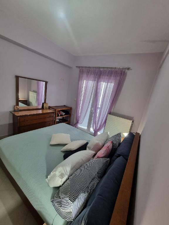 Postel nebo postele na pokoji v ubytování Vlasis home