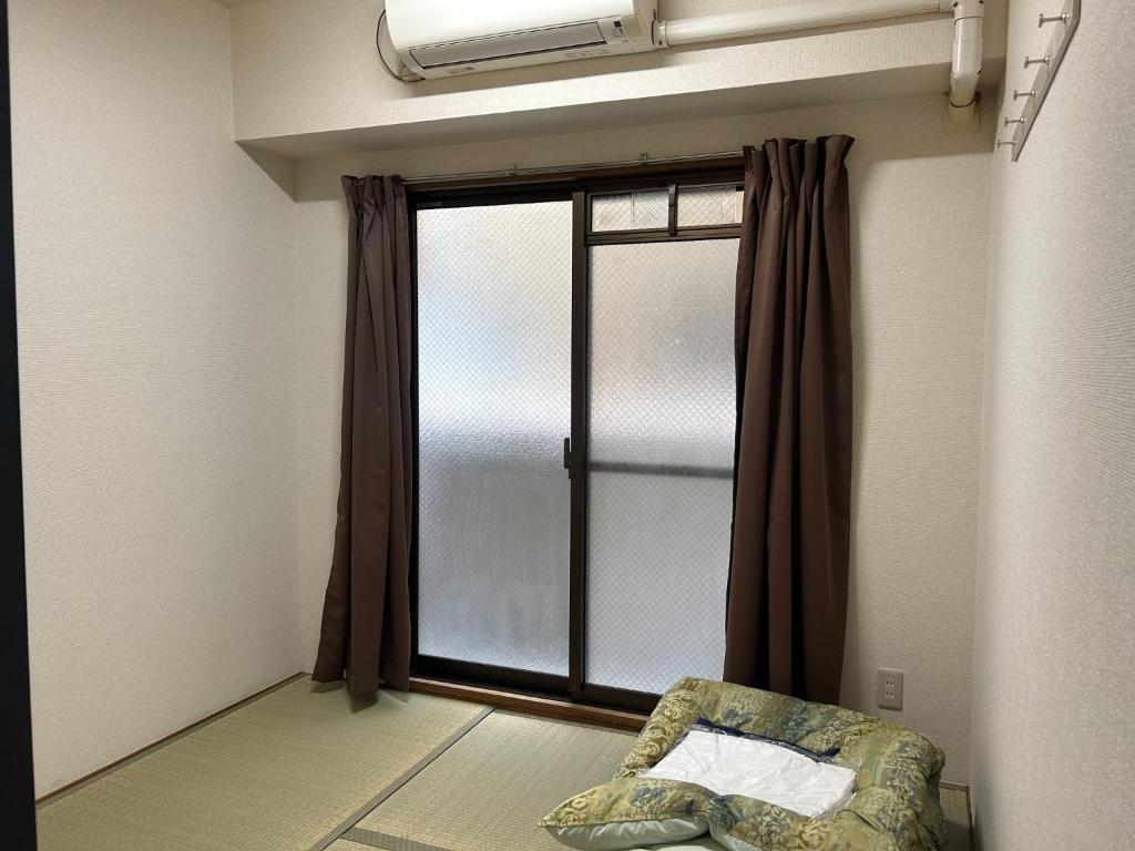 a room with a window and a couch in front of a window at Himawari-Kan Standard room Male only - Vacation STAY 74345v in Yokohama