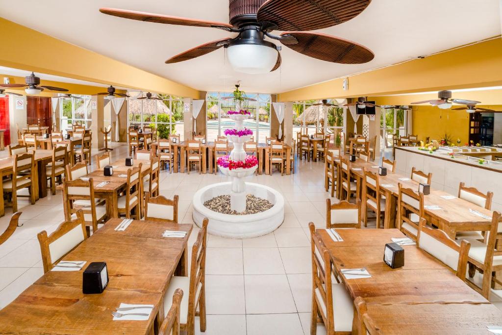 Restaurant o un lloc per menjar a Uxmal Resort Maya