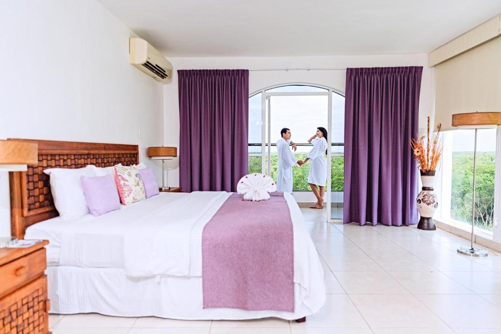 Llit o llits en una habitació de Uxmal Resort Maya