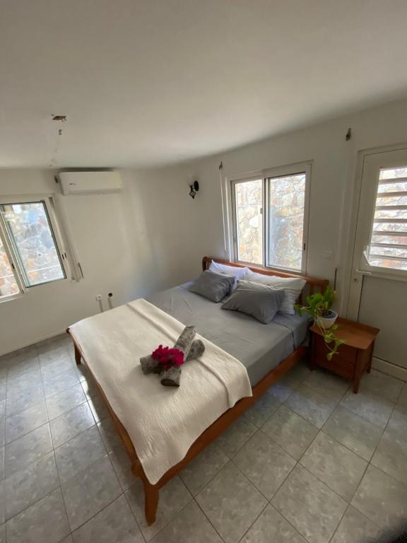 Postel nebo postele na pokoji v ubytování Grand Case Palace