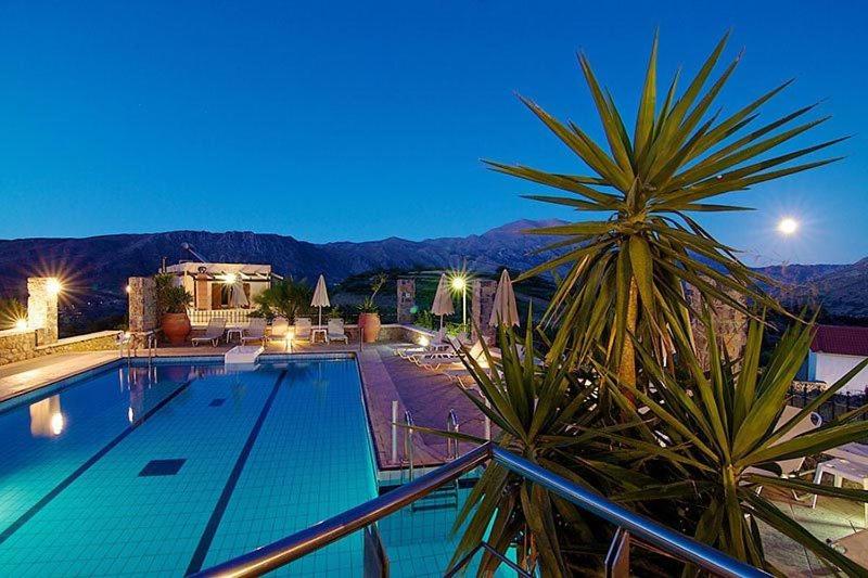 The swimming pool at or close to Elia Meronas