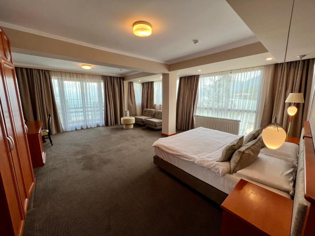 Hotel Millennium - Image 2