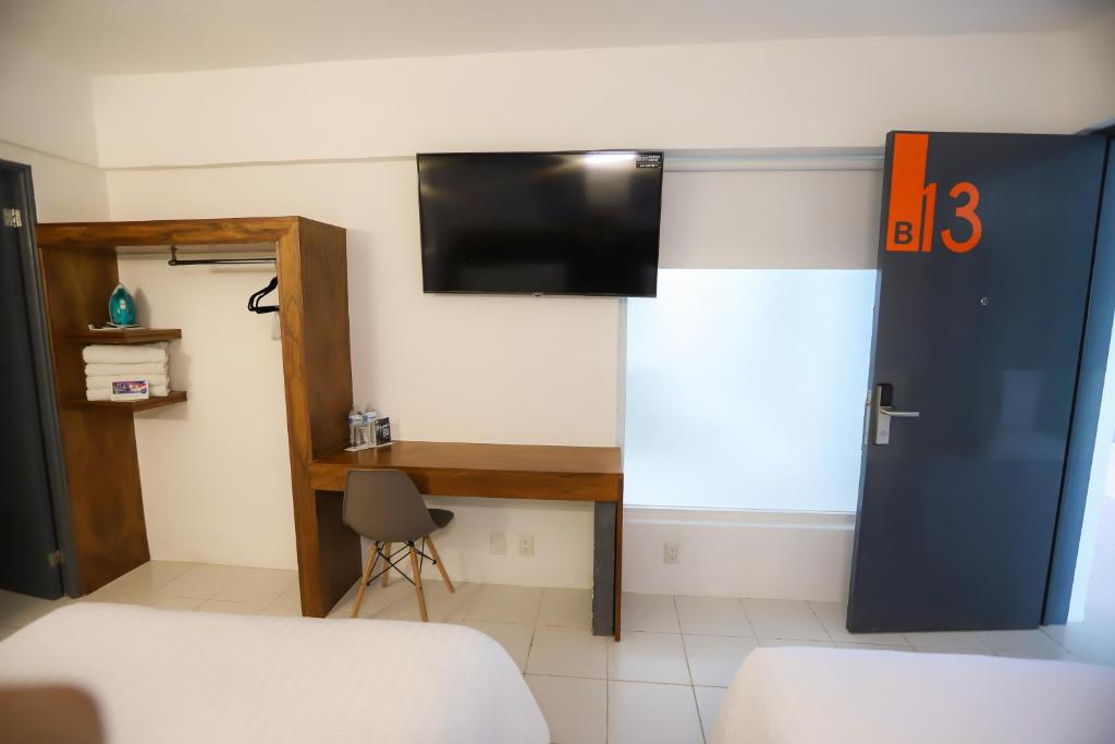 TV a/nebo společenská místnost v ubytování TRYP by Wyndham Chetumal