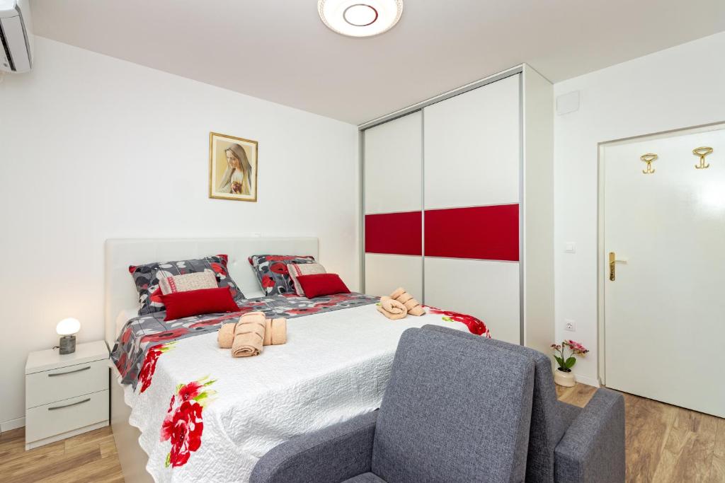 Posteľ alebo postele v izbe v ubytovaní Apartment ASTRID 5 m from BEACH