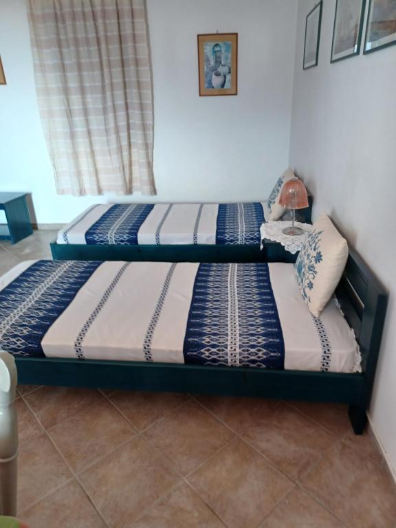 Postel nebo postele na pokoji v ubytování LALAROUS Studios & Apartments