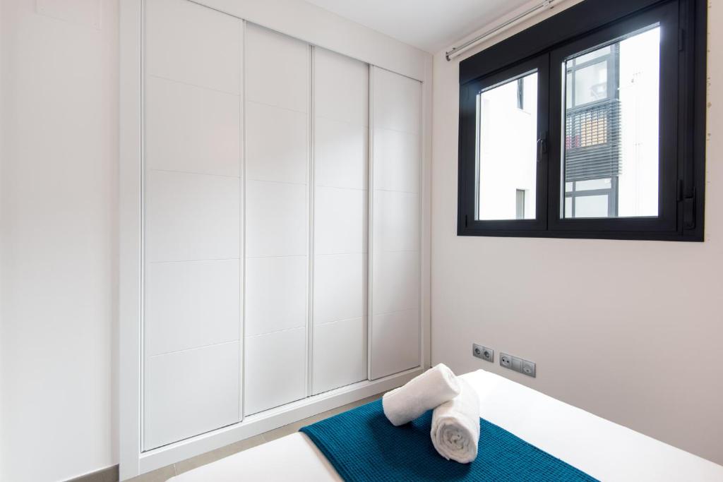 Posteľ alebo postele v izbe v ubytovaní UNIVERSITY & TECH PARK MALAGA APARTMENT