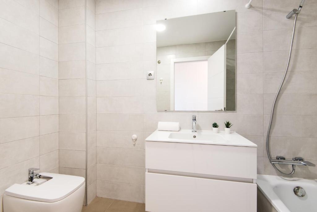 Kúpeľňa v ubytovaní UNIVERSITY & TECH PARK MALAGA APARTMENT
