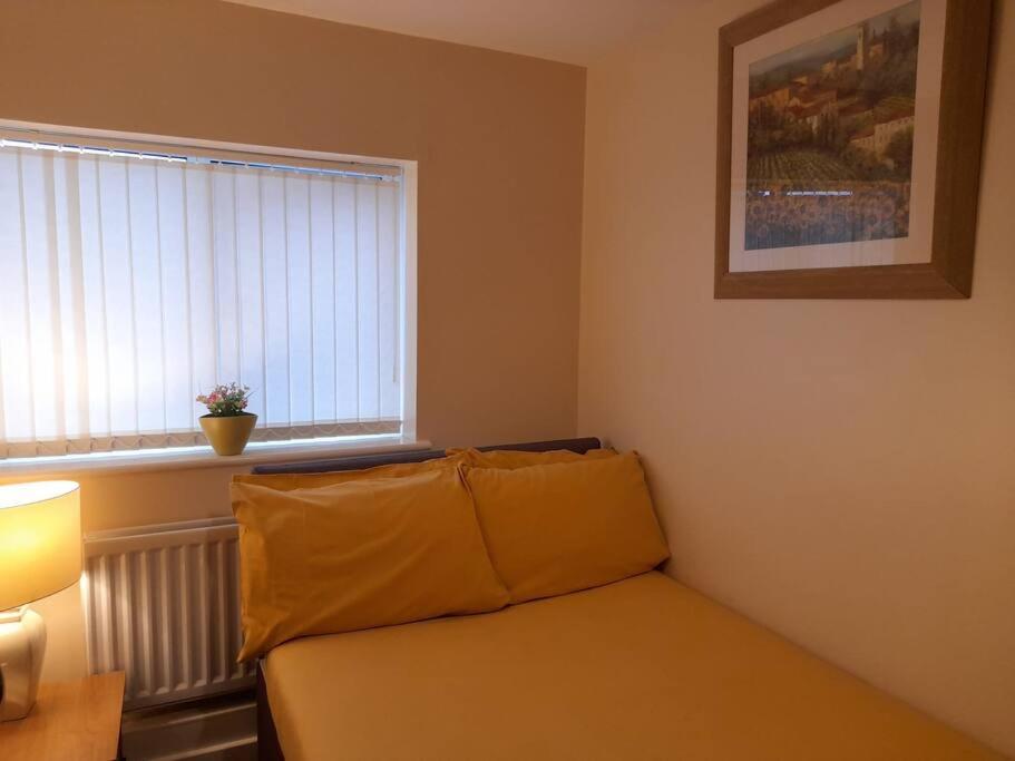 Posezení v ubytování Modern 2 Bed, 2 Bath Apartment Near Etihad Stadium and Coop Live