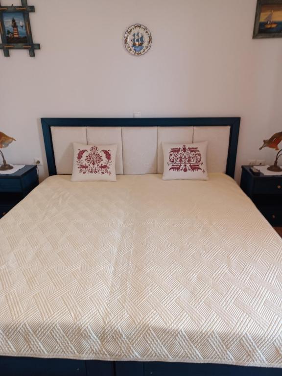 Postel nebo postele na pokoji v ubytování LALAROUS Studios & Apartments