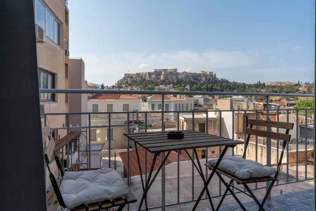 A balcony or terrace at Luxury apartment overlooking the citadel of Tsakas