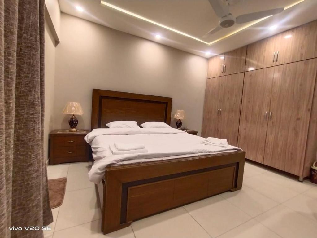 Katil atau katil-katil dalam bilik di AQZ One-Bedroom apartment