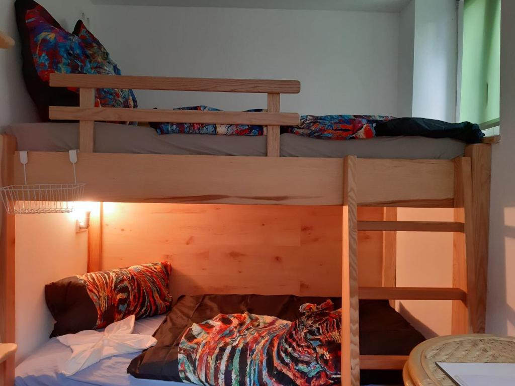two bunk beds in a room with a bed at Familienfreundlich Wohnen im Miriquitdi Erzgebirge 