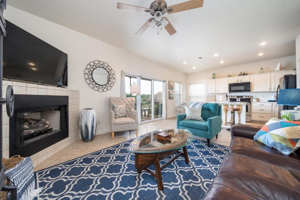 a living room with a couch and a fireplace at Natalie's Nook, Lake Hideaway near Downtown Fun! in Hot Springs