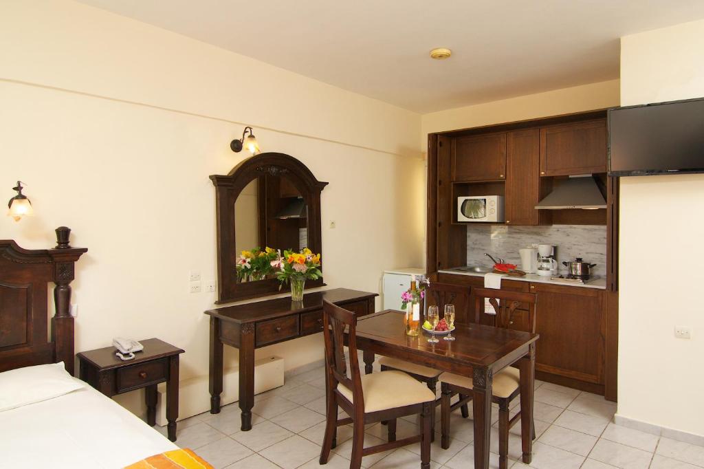 Kuchyň nebo kuchyňský kout v ubytování Trefon Hotel Apartments and Family Suites
