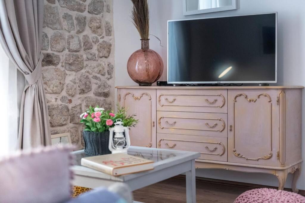 Floraheartbeat old city three bedrooms apartment, Dubrovnik (updated