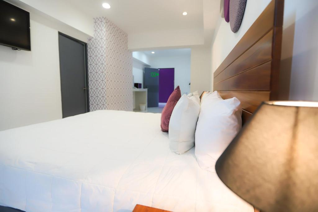 Postel nebo postele na pokoji v ubytování TRYP by Wyndham Chetumal