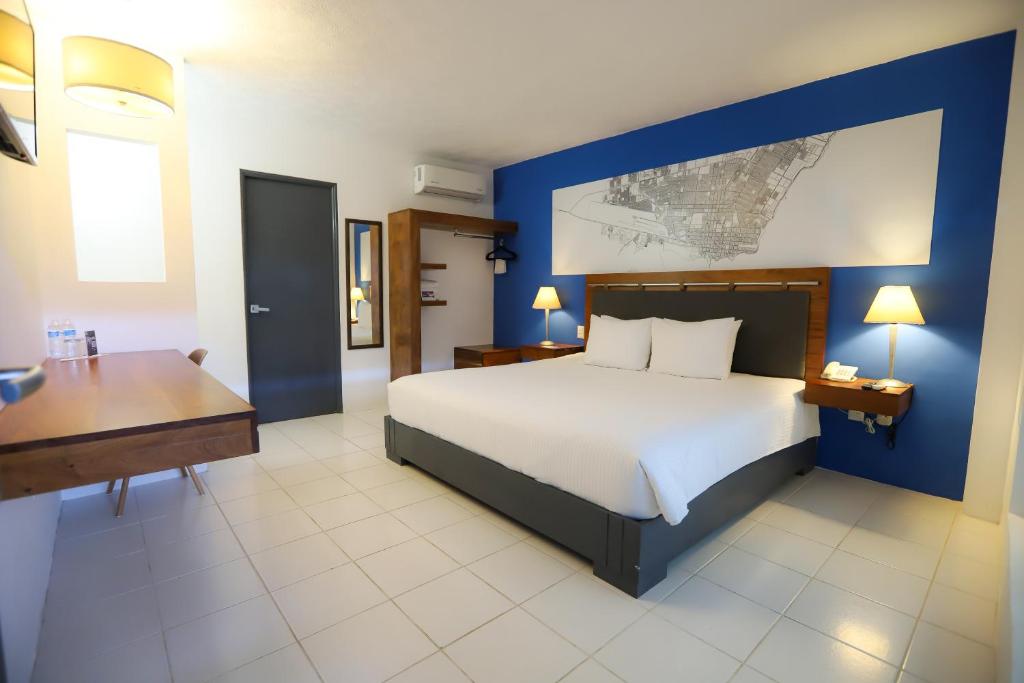 Postel nebo postele na pokoji v ubytování TRYP by Wyndham Chetumal
