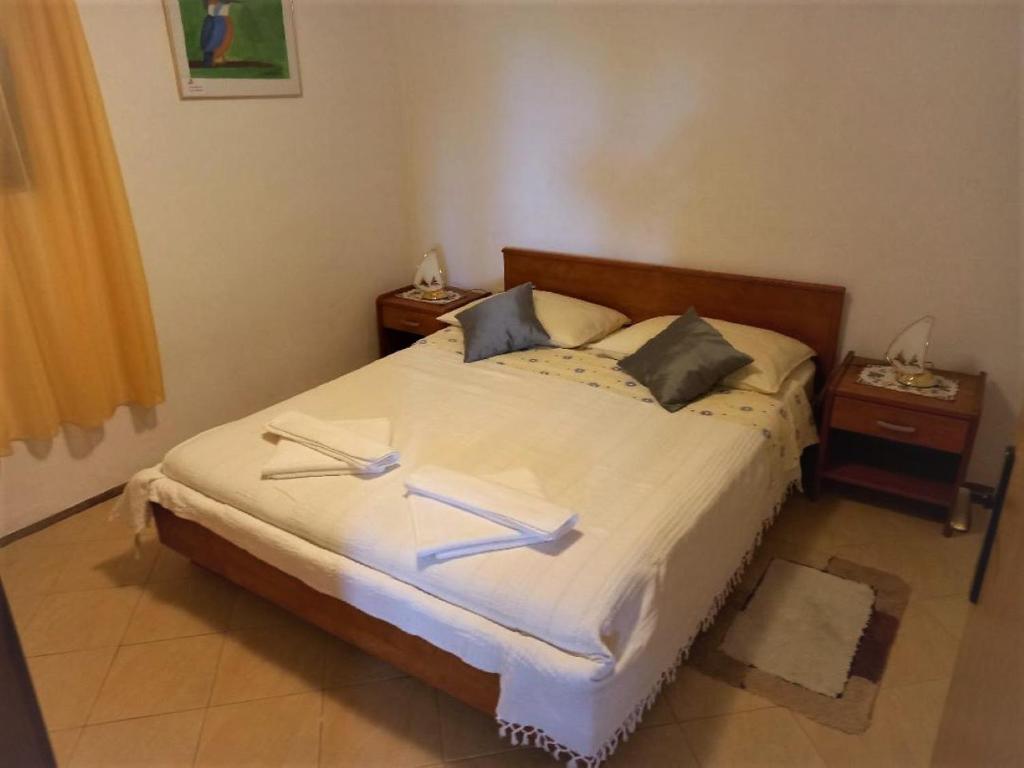 Posteľ alebo postele v izbe v ubytovaní Apartmani Gracijela