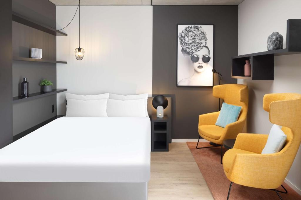 Postel nebo postele na pokoji v ubytování Radisson Hotel & Suites Zurich