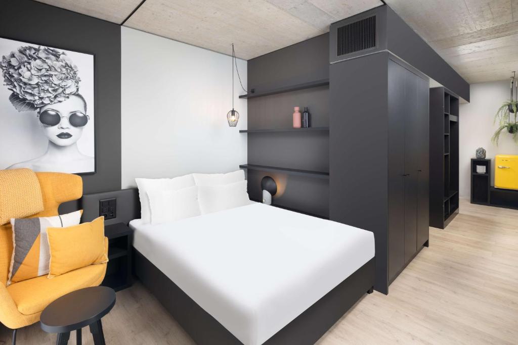 Postel nebo postele na pokoji v ubytování Radisson Hotel & Suites Zurich