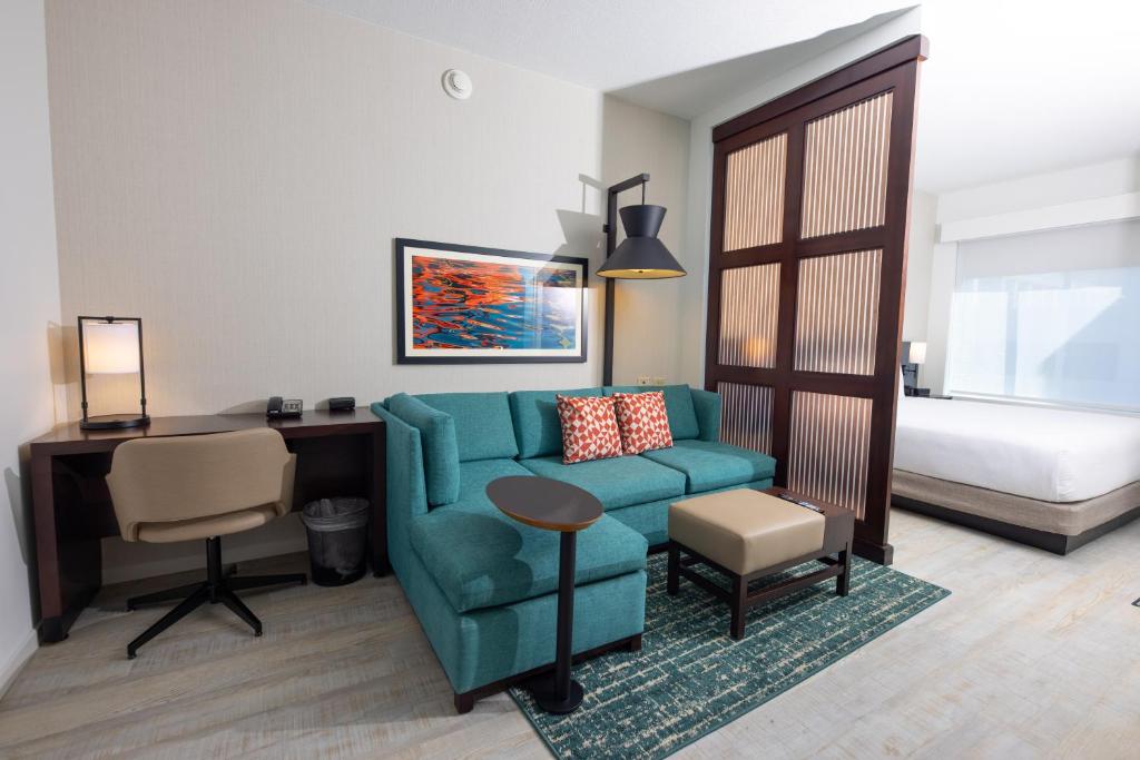 Hyatt Place West Palm Beach - King Room With Sofa Bed - High Floor