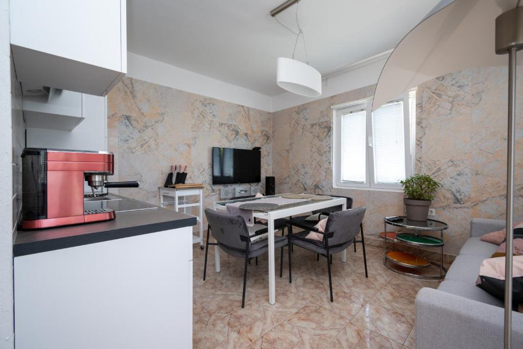 Kuchyňa alebo kuchynka v ubytovaní Apartments with WiFi Sali, Dugi otok - 8189