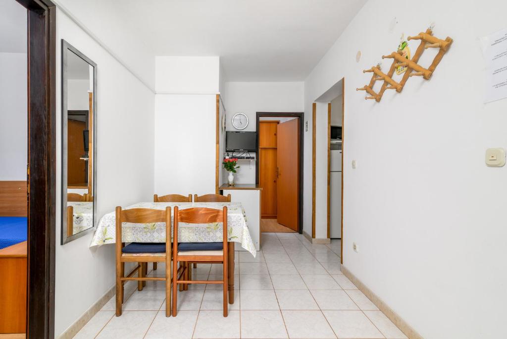 Zdjęcie z galerii obiektu Apartments by the sea Banjole, Pula - 2229 w Puli