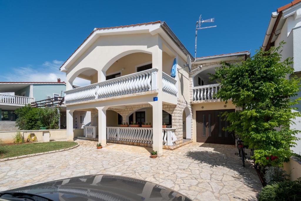 Budova, v ktorej sa apartmán nachádza