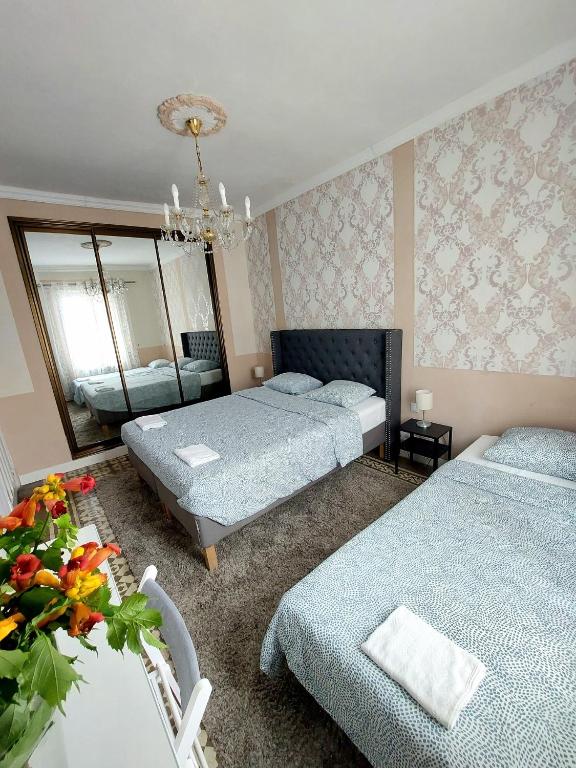 
Triple Room with Shared Bathroom
