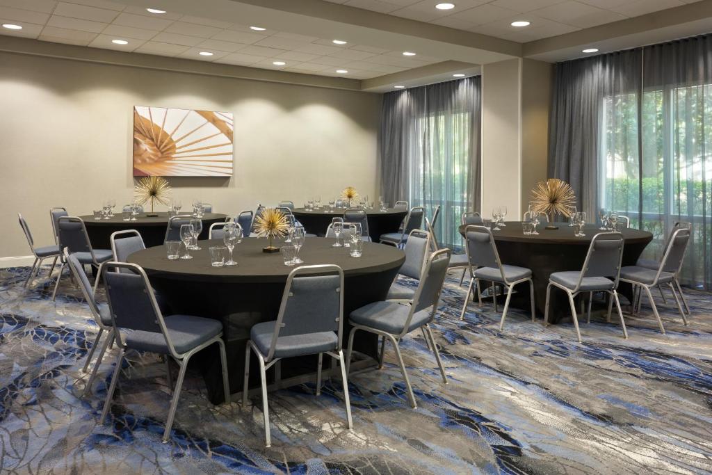 Fairfield Inn & Suites by Marriott Orlando International Drive/Convention Center photo