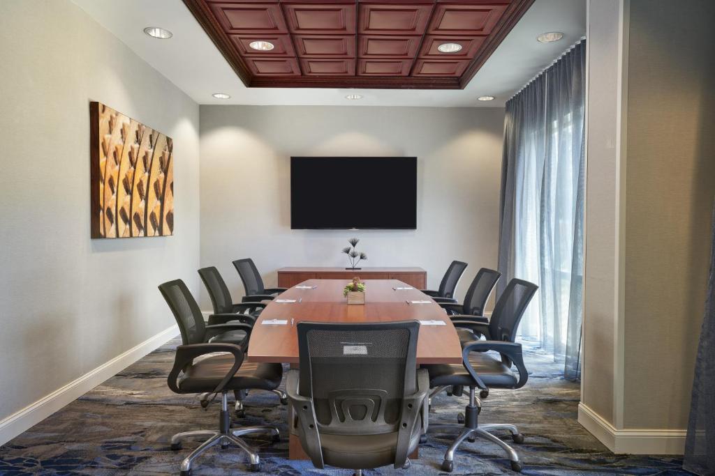 Fairfield Inn & Suites by Marriott Orlando International Drive/Convention Center photo