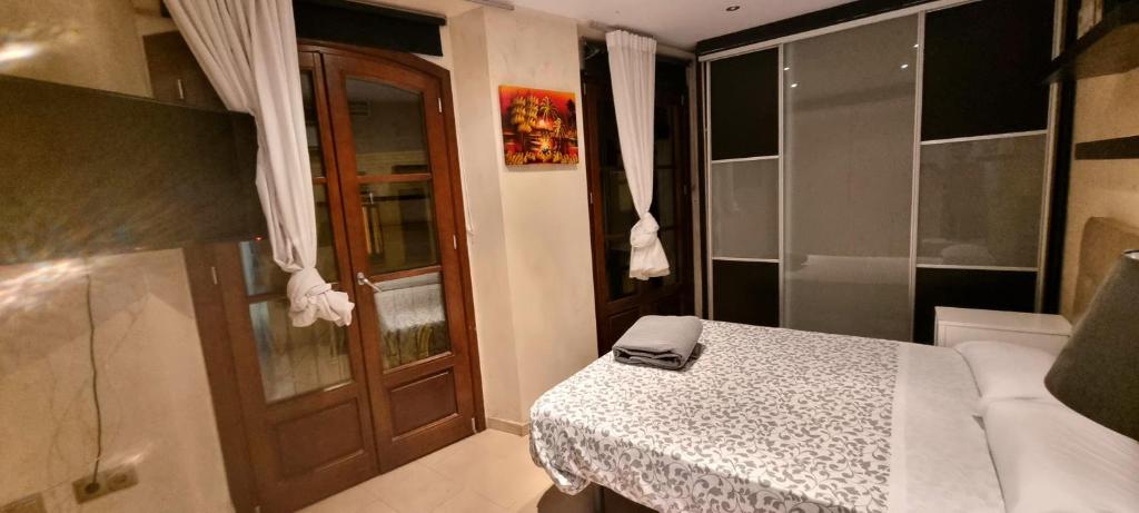 A bed or beds in a room at Apartamentos Salamanca