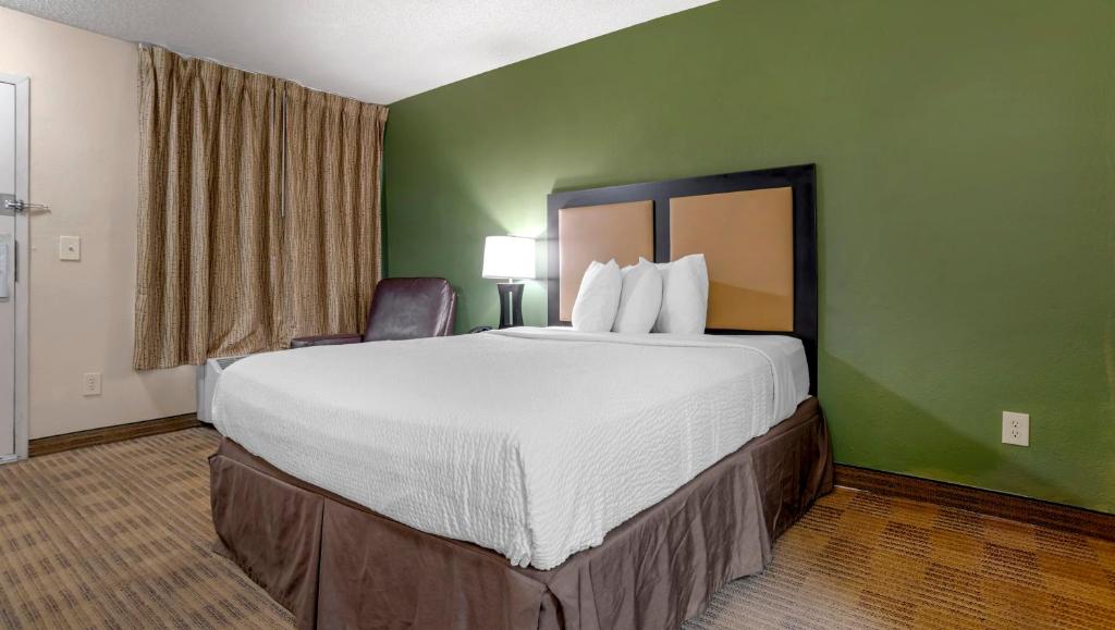 Home 1 Suites Extended Stay - 大号床间