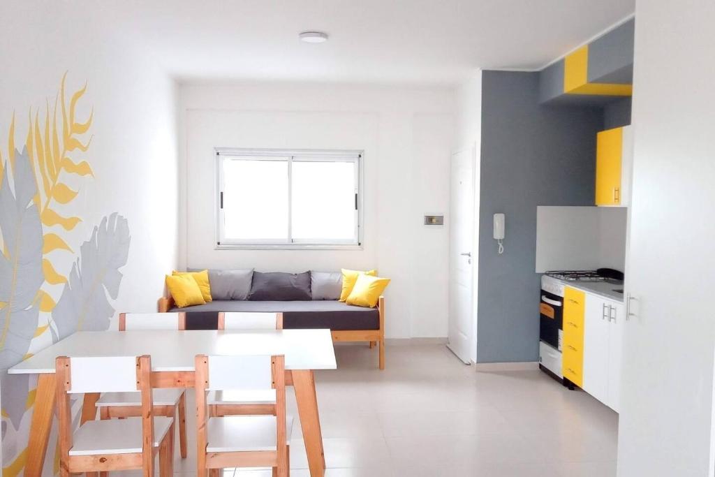 Gallery image of Luminoso monoambiente céntrico con cochera cubierta in La Plata