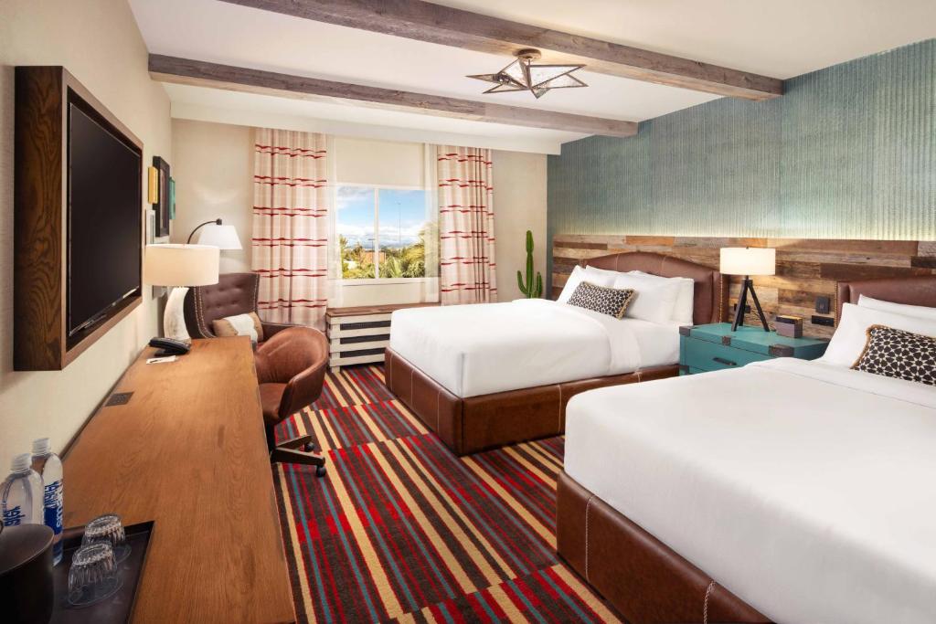 Ein Bett oder Betten in einem Zimmer der Unterkunft Silverton Casino Lodge