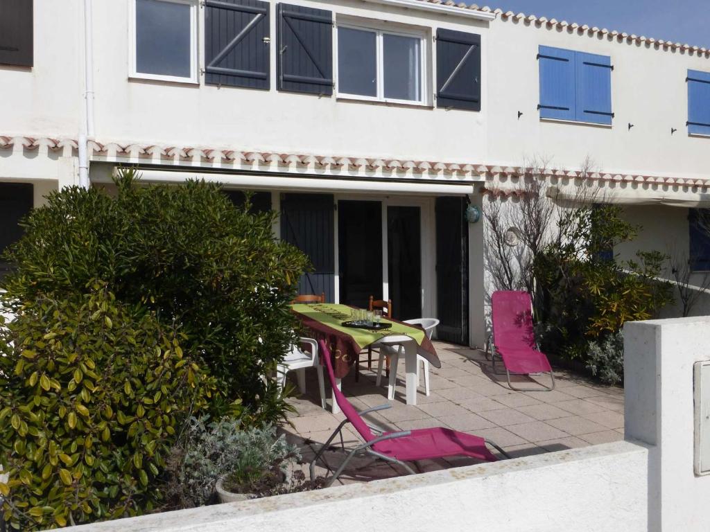 Photo de la galerie de l'établissement Maison en résidence 3 pièces avec accès plage, 6 couchages à Saint-Gilles-Croix-de-Vie - FR-1-224-803, à Saint-Gilles-Croix-de-Vie