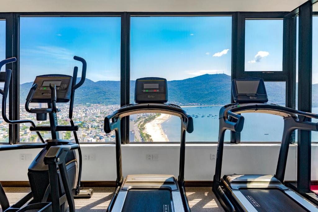 Fitness centrum a/nebo fitness zařízení v ubytování Peninsula Hotel Danang